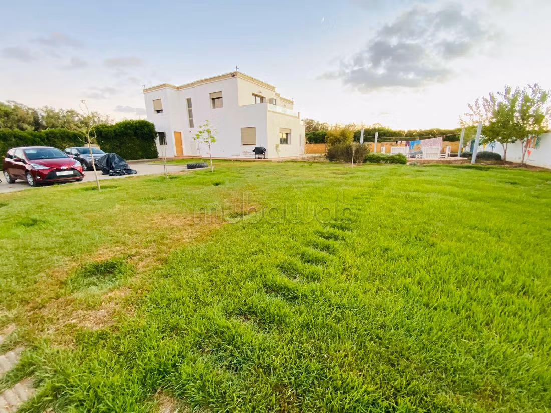 Fattoria in vendita. Superficie 13500 m². Protezione 24 ore su 24