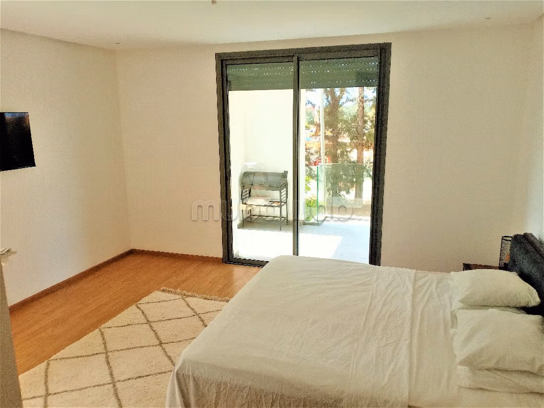 Rent this apartment in Souissi. Large area 122 m². Ample storage space