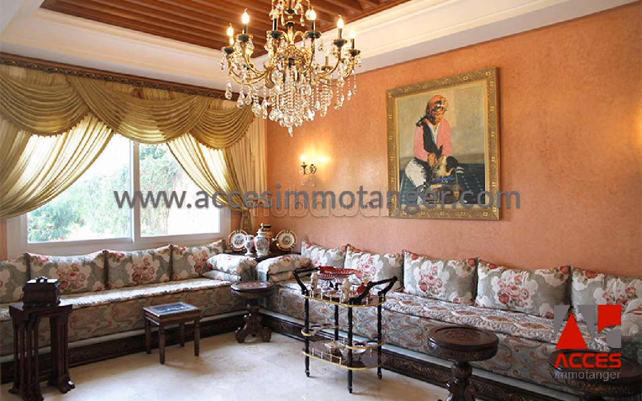 Villa spacieuse et luxueuse à vendre avec jardin