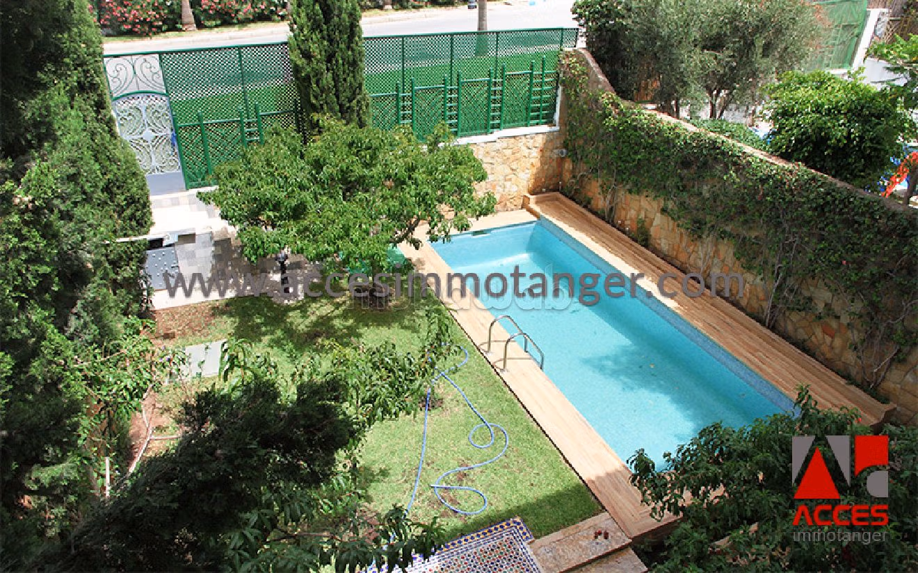 Villa spacieuse et luxueuse à vendre avec jardin