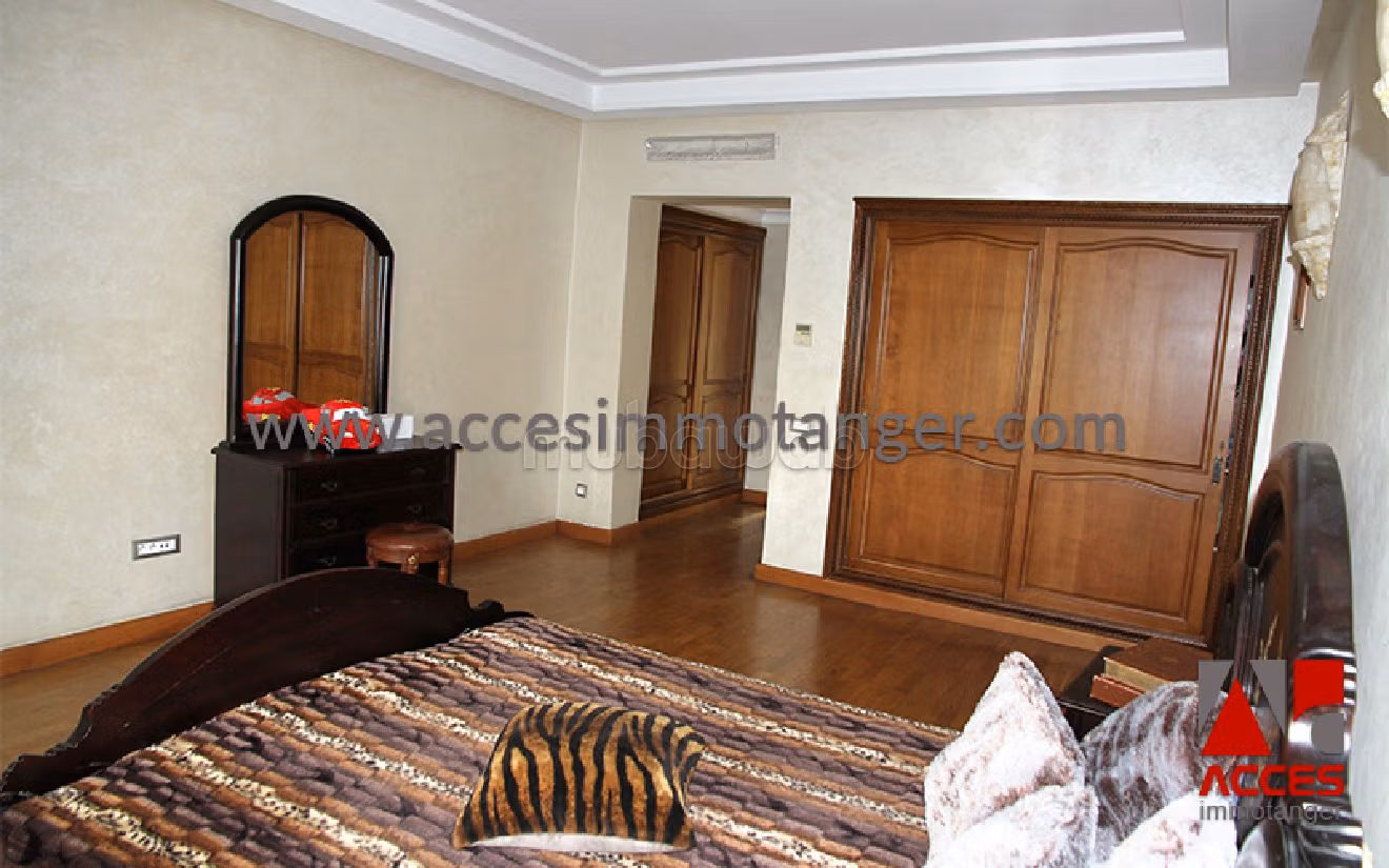 Villa spacieuse et luxueuse à vendre avec jardin