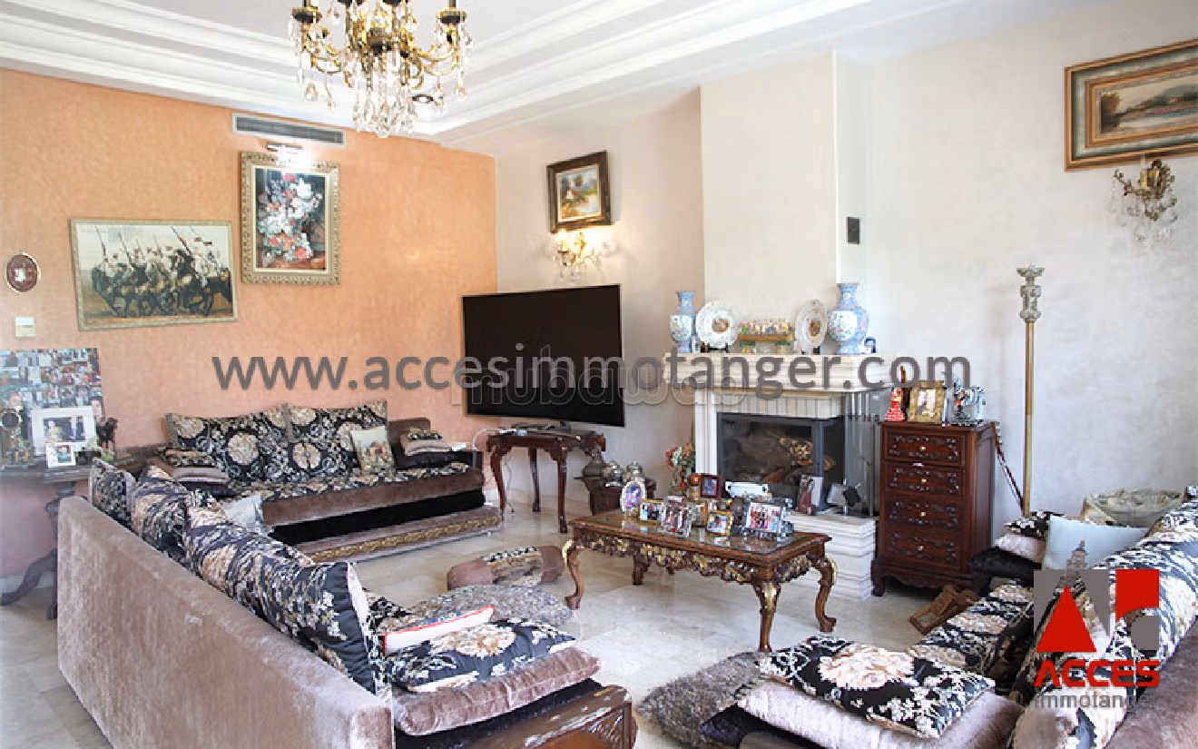 Villa spacieuse et luxueuse à vendre avec jardin