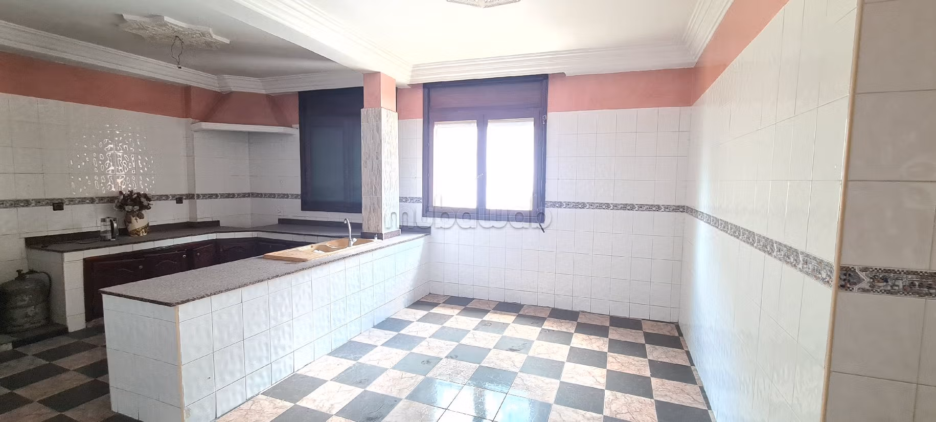 بيع منزل ممتاز بالالفة. 12 قطع مريحة. باب متين ، صالون مغربي