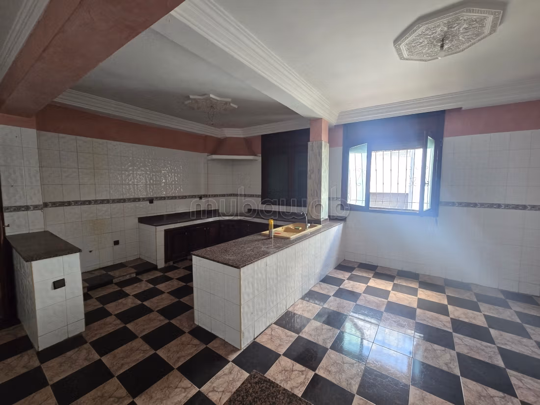 Immeuble 4 appartements local commercial cave — 2
