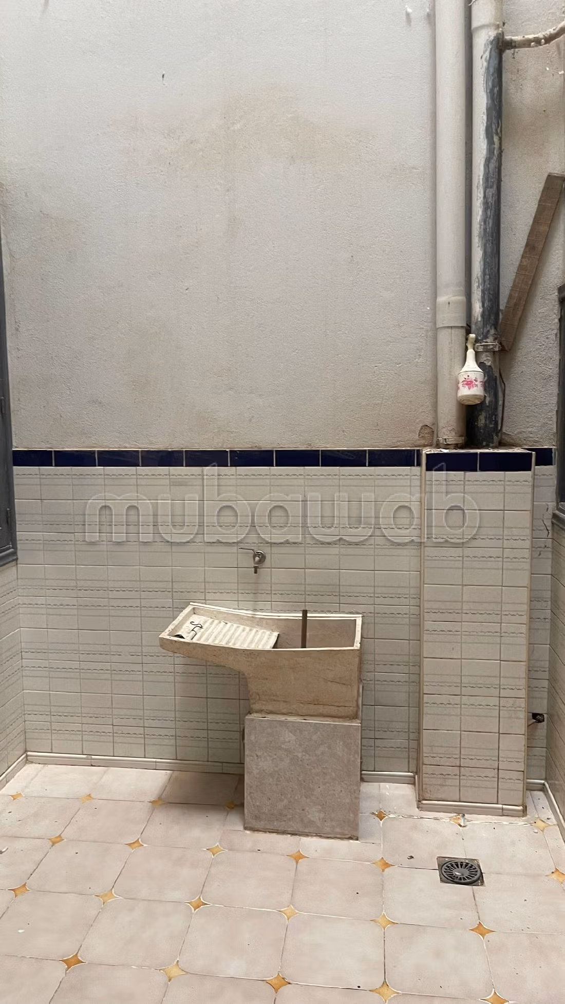 Very nice house for sale in Centre ville. 4 beautiful rooms. Well furnished