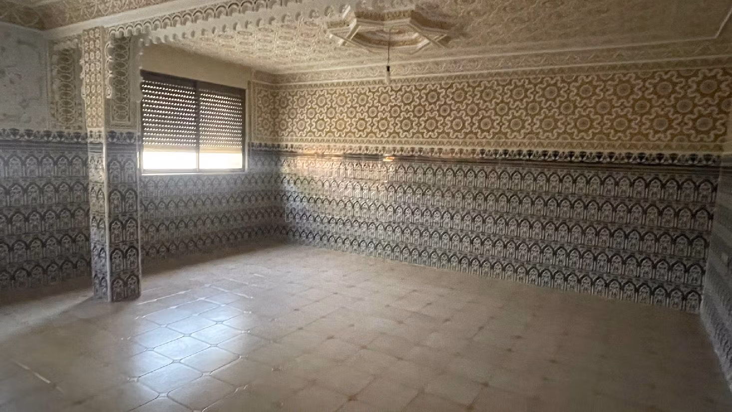 Very nice house for sale in Centre ville. 4 beautiful rooms. Well furnished