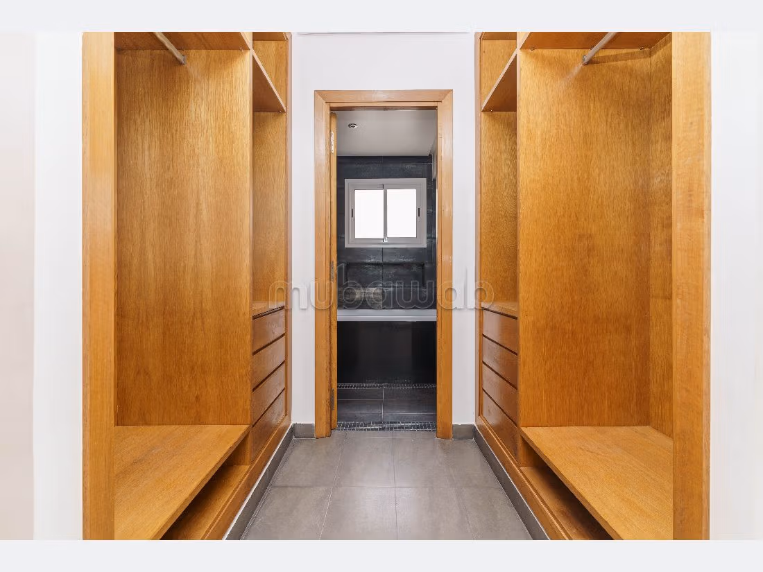 Magnificent villa for sale. 4 lovely rooms. Air conditioned