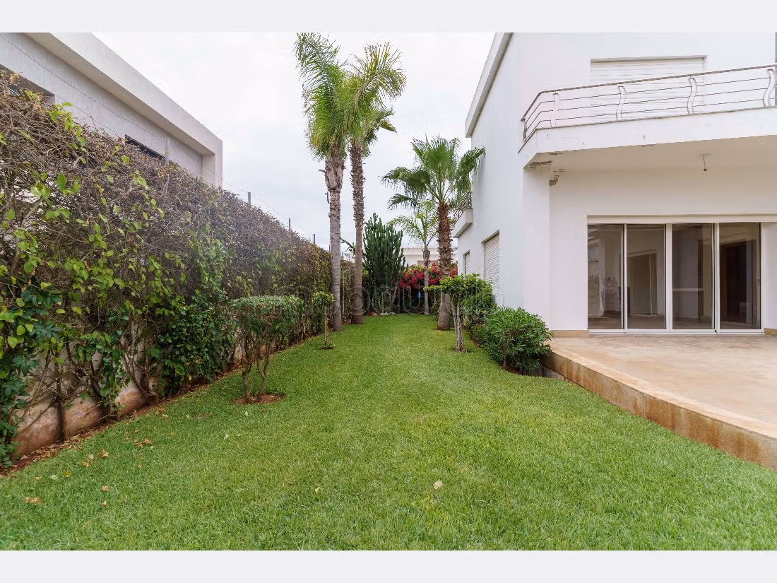 Magnificent villa for sale. 4 lovely rooms. Air conditioned