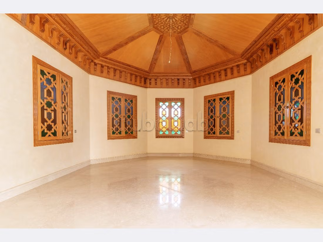 Magnificent villa for sale. 4 lovely rooms. Air conditioned