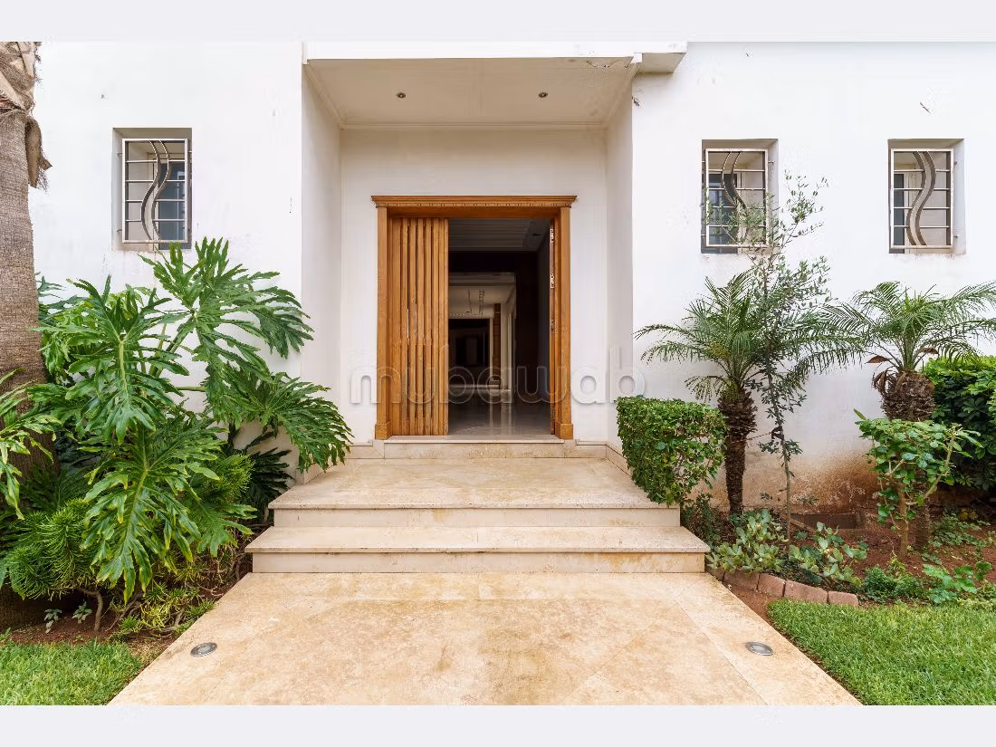 Magnificent villa for sale. 4 lovely rooms. Air conditioned