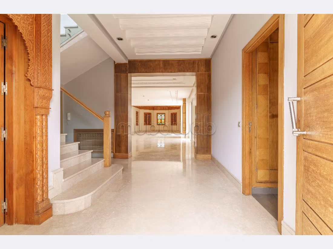 Magnificent villa for sale. 4 lovely rooms. Air conditioned