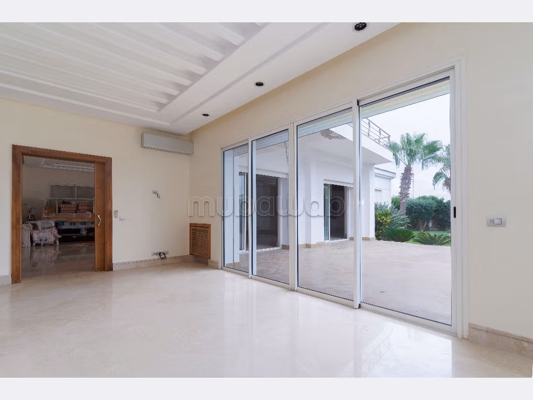 Magnificent villa for sale. 4 lovely rooms. Air conditioned
