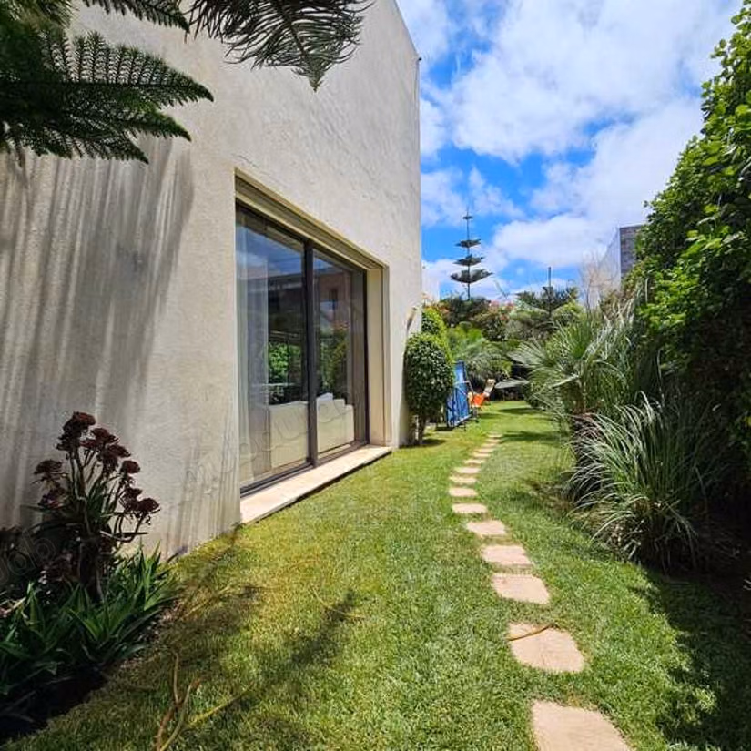 Villa à Vendre de 398.0 m² à Dar Bouazza,
Tamaris2