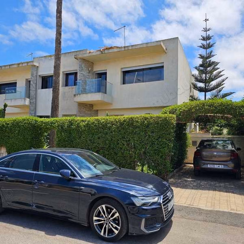 Villa à Vendre de 398.0 m² à Dar Bouazza,
Tamaris2