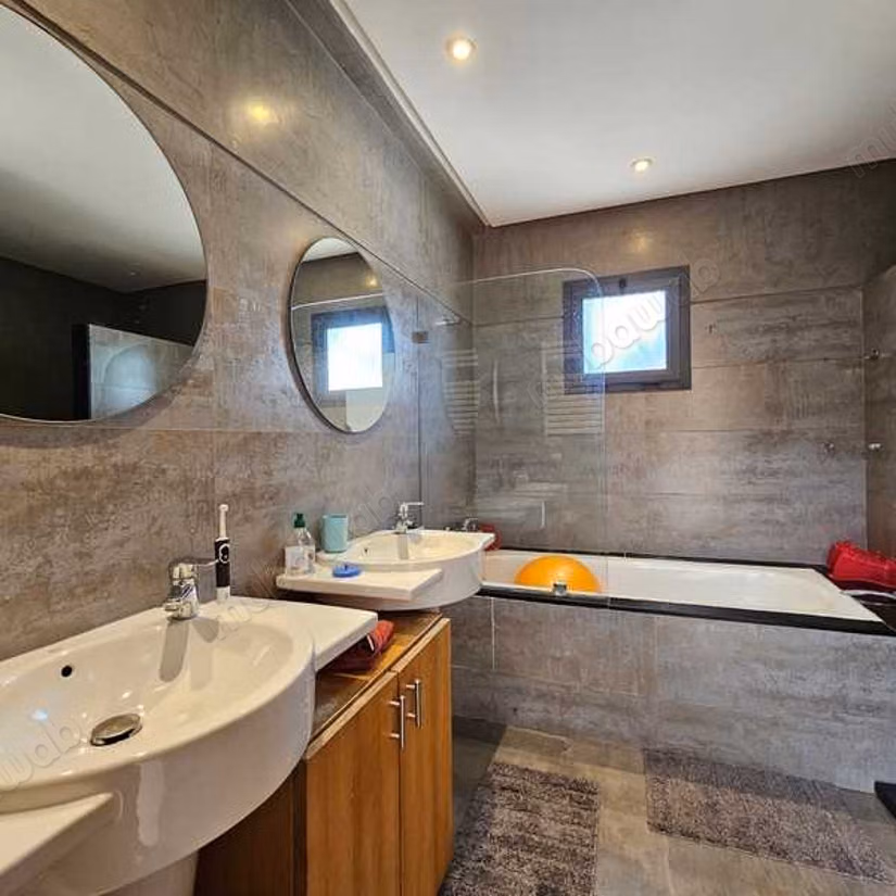 Villa à Vendre de 398.0 m² à Dar Bouazza,
Tamaris2