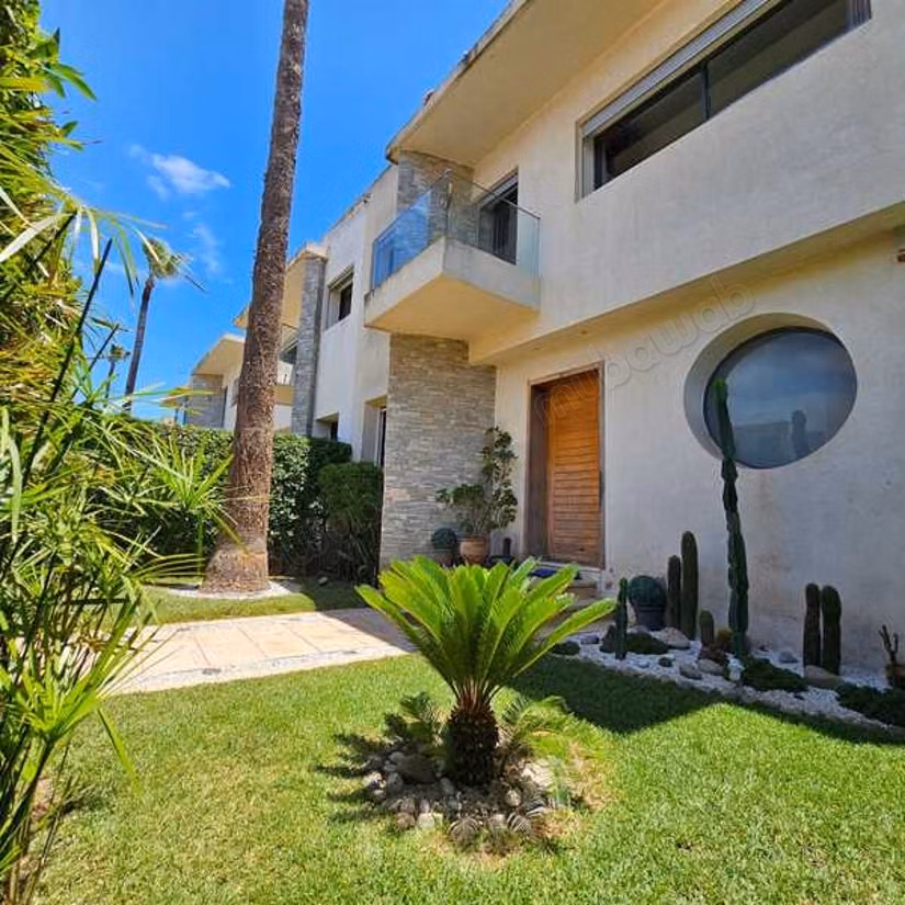 Villa à Vendre de 398.0 m² à Dar Bouazza,
Tamaris2