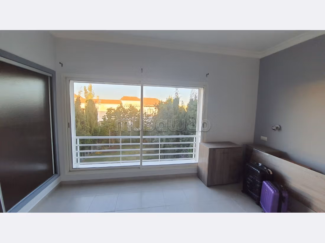 High quality villa for sale. Dimension 270 m². Garden and garage