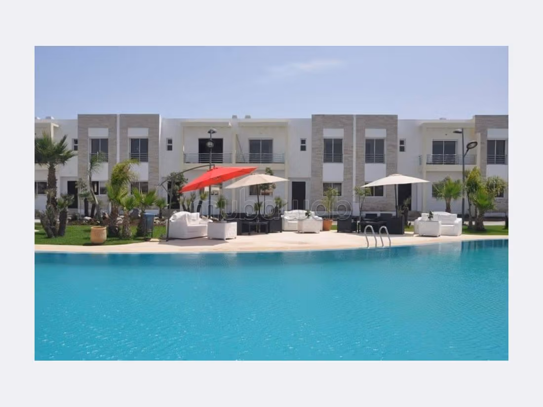 High quality villa for sale. Dimension 270 m². Garden and garage