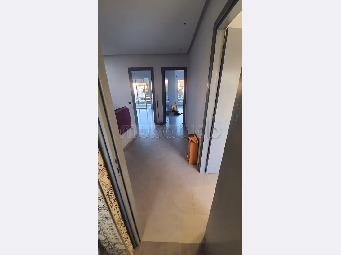 High quality villa for sale. Dimension 270 m². Garden and garage