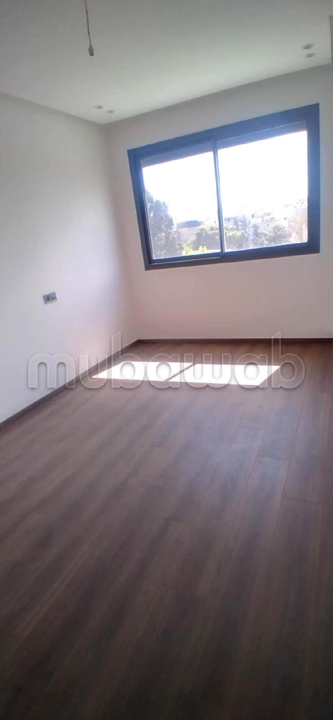 شقة للشراء بحي النخيل. 1 جزء. باب قوي ومتين وجهاز التدفئة المركزية. 