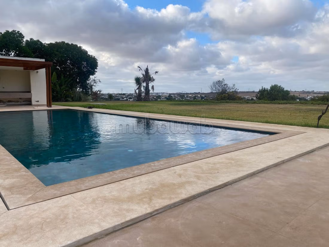 Preciosa villa en alquiler. 6 habitaciones grandes. Amueblado. 