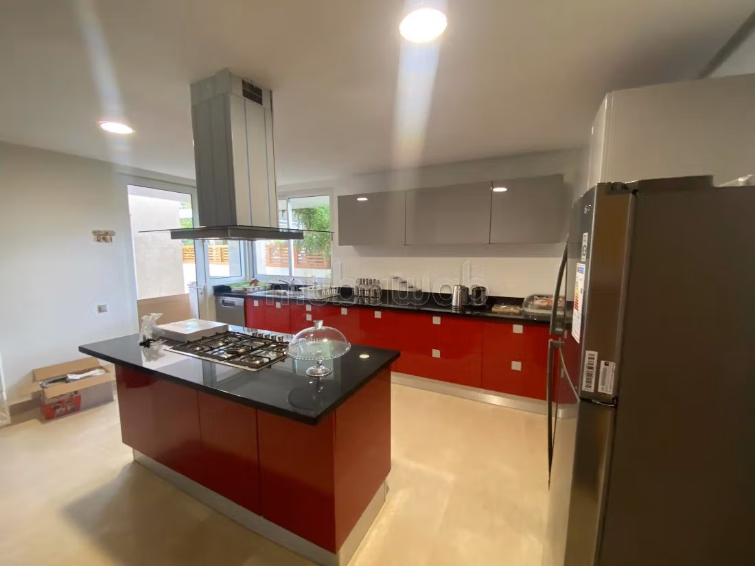 Preciosa villa en alquiler. 6 habitaciones grandes. Amueblado. 