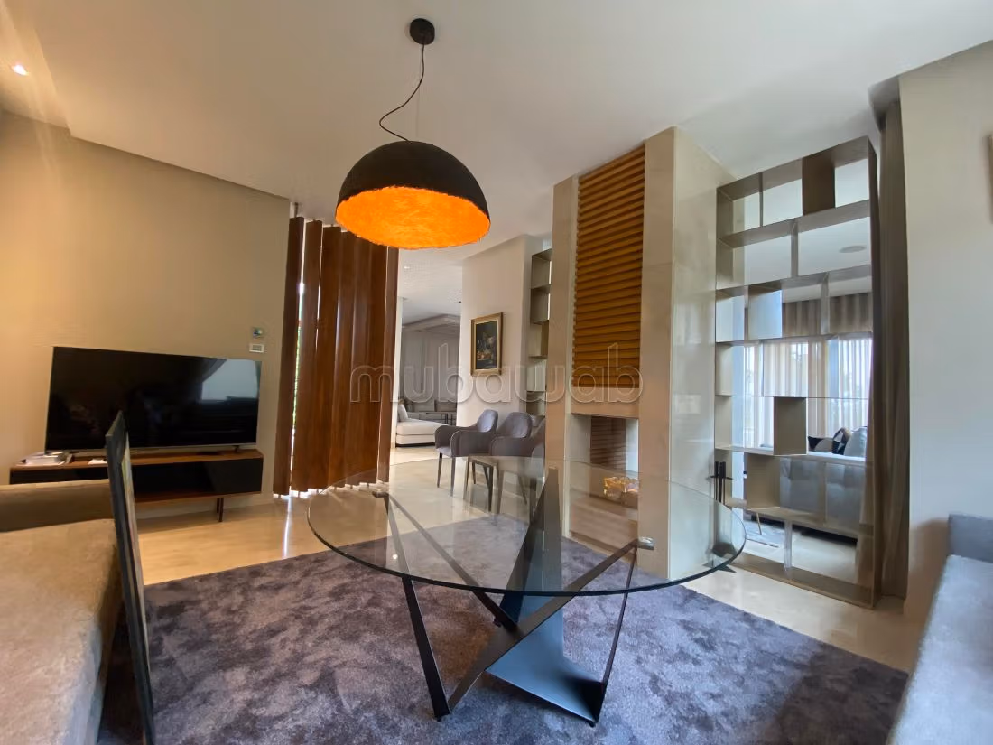 Preciosa villa en alquiler. 6 habitaciones grandes. Amueblado. 