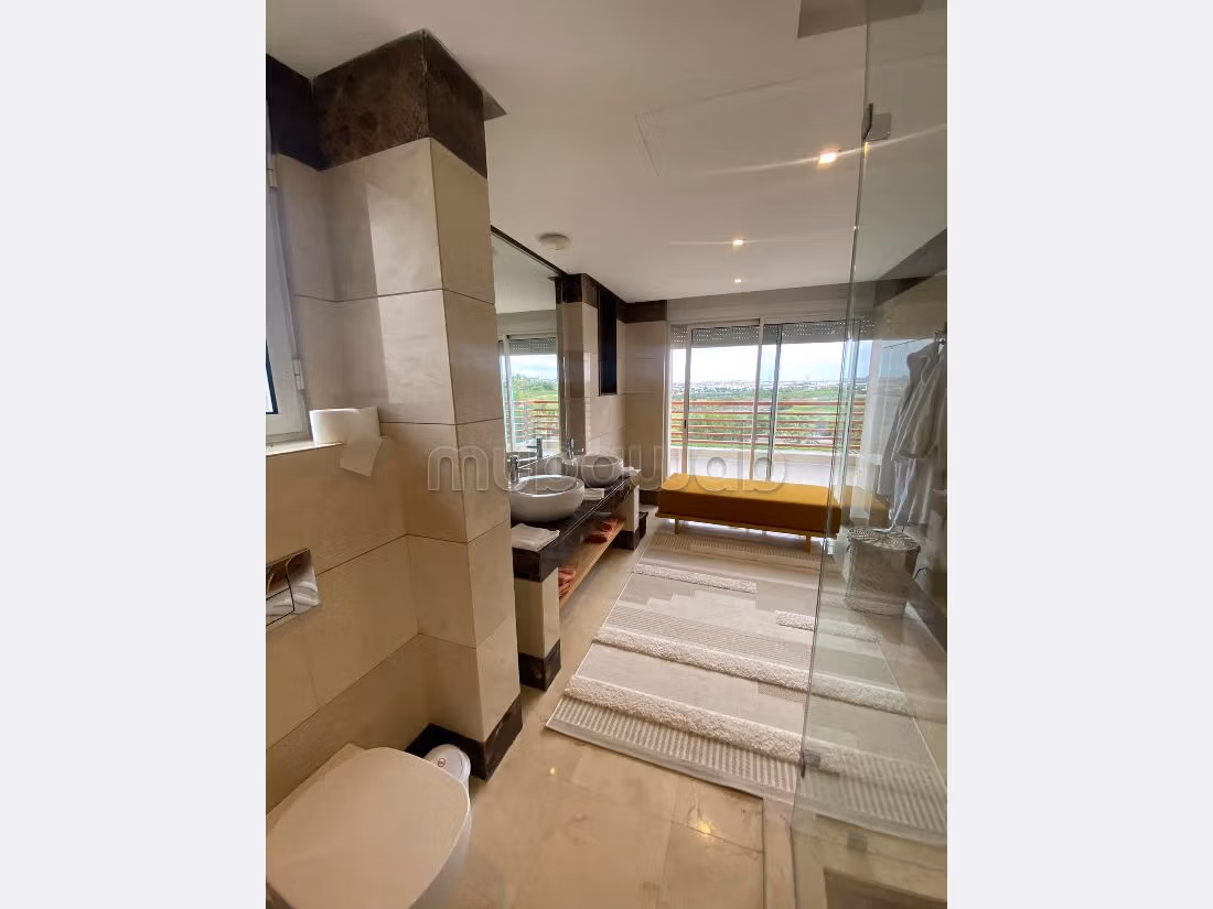 Preciosa villa en alquiler. 6 habitaciones grandes. Amueblado. 