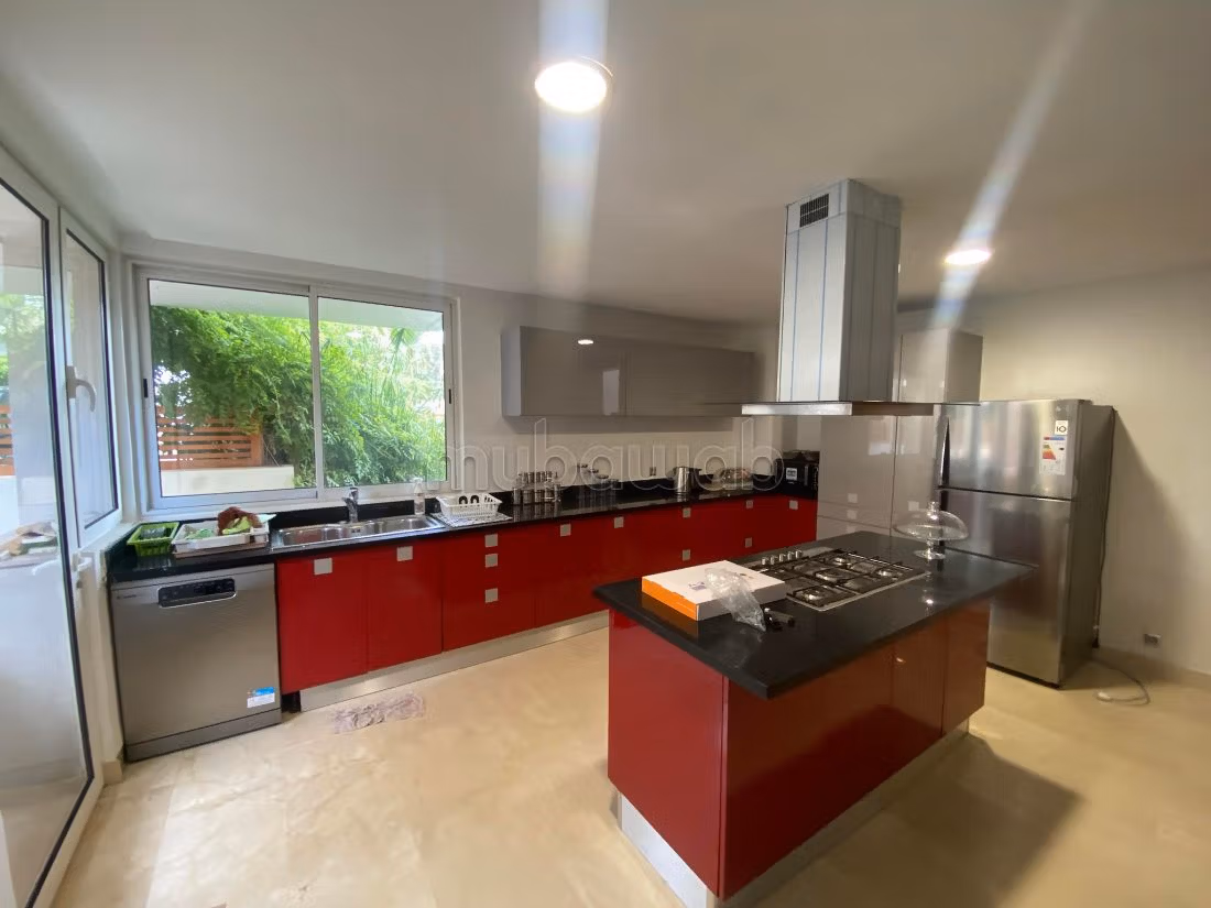 Preciosa villa en alquiler. 6 habitaciones grandes. Amueblado. 