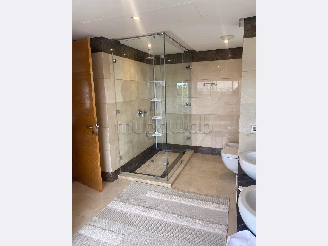 Preciosa villa en alquiler. 6 habitaciones grandes. Amueblado. 