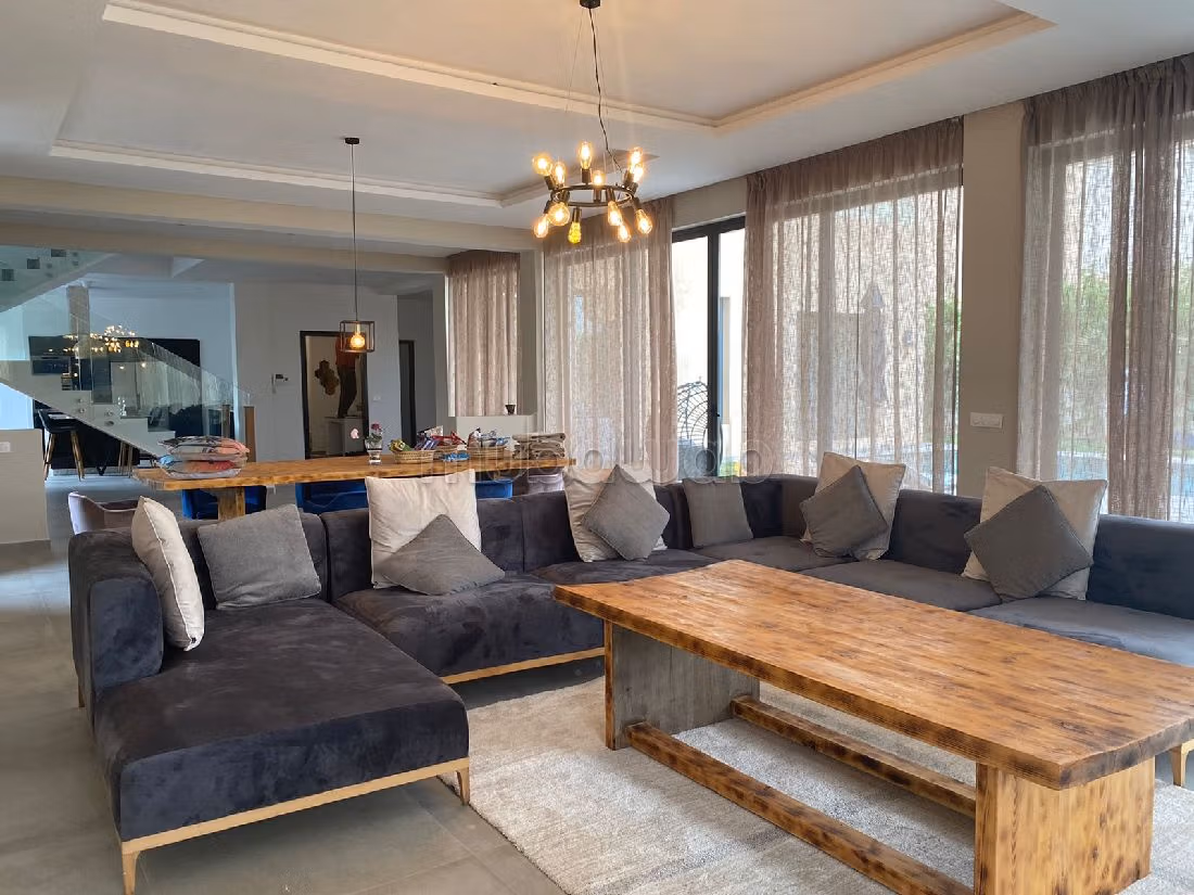 Eccezionale villa in vendita a Route de l'Ourika. Superficie 450 m². Posto auto e giardino