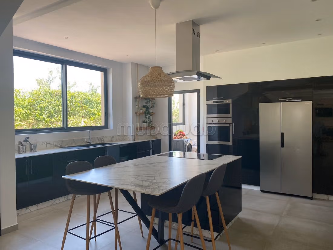 Eccezionale villa in vendita a Route de l'Ourika. Superficie 450 m². Posto auto e giardino