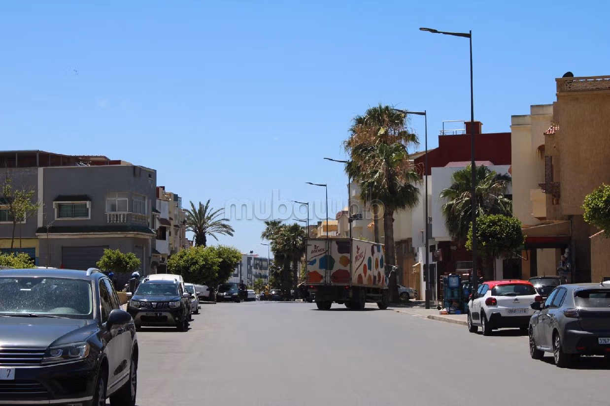 House for sale in Hay El Menzah. Total area 311 m². Beautiful terrace and garden. 