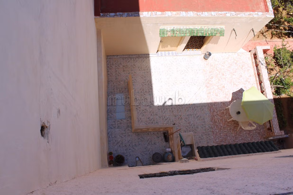 House for sale in Hay El Menzah. Total area 311 m². Beautiful terrace and garden. 