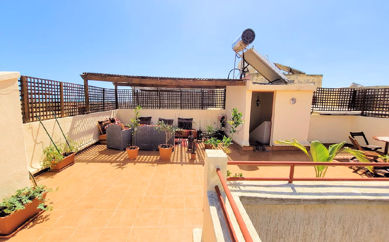 Duplex meublé avec terrasses en résidence avec piscine