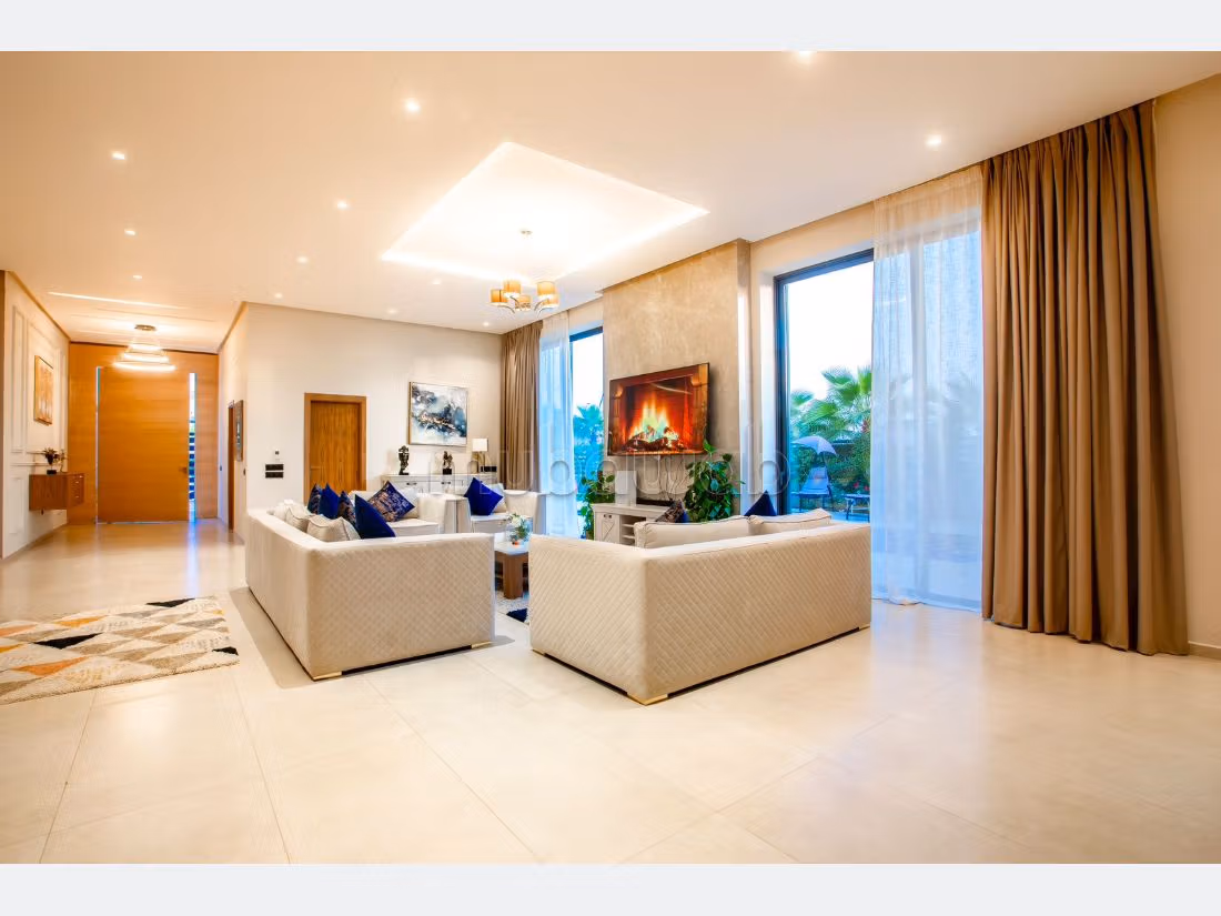 Luxury villa for sale in Route Amizmiz. Total area 508 m². Dressing room. 