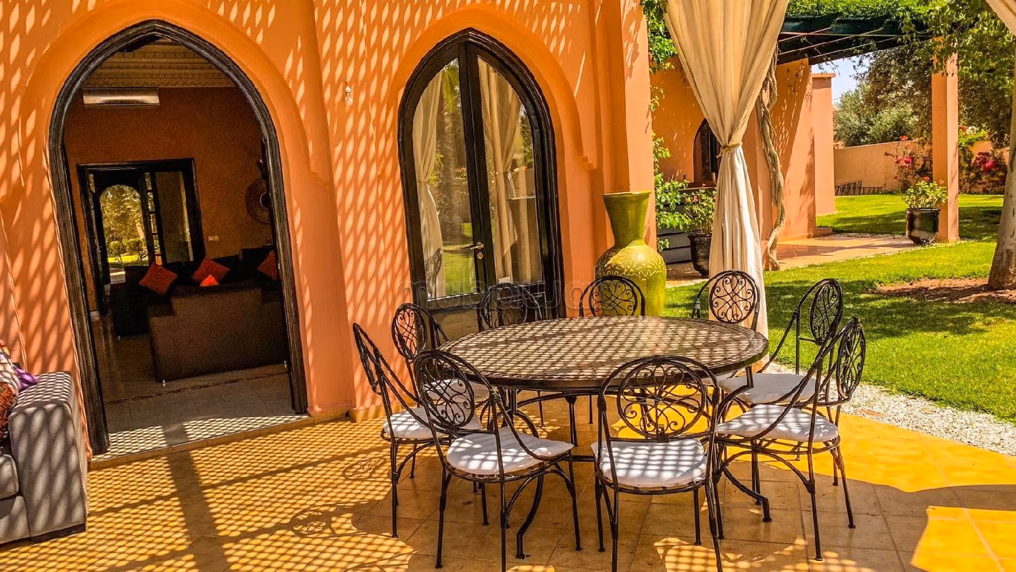 Villa's en luxe woningen te koop in Route de Fez. 8 Ruimtes. Verstevigde deur en verwarming