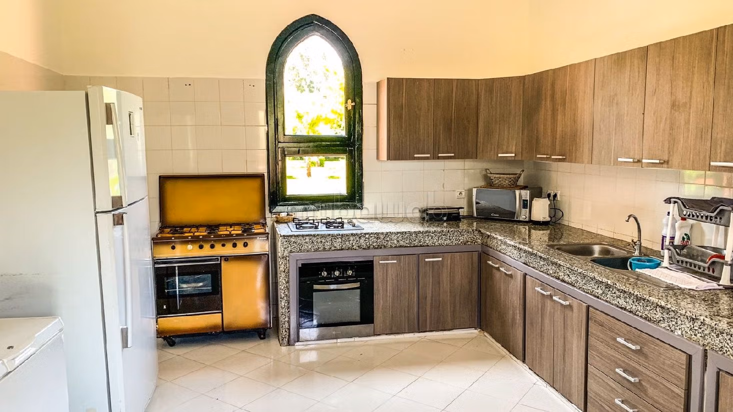 Villa's en luxe woningen te koop in Route de Fez. 8 Ruimtes. Verstevigde deur en verwarming