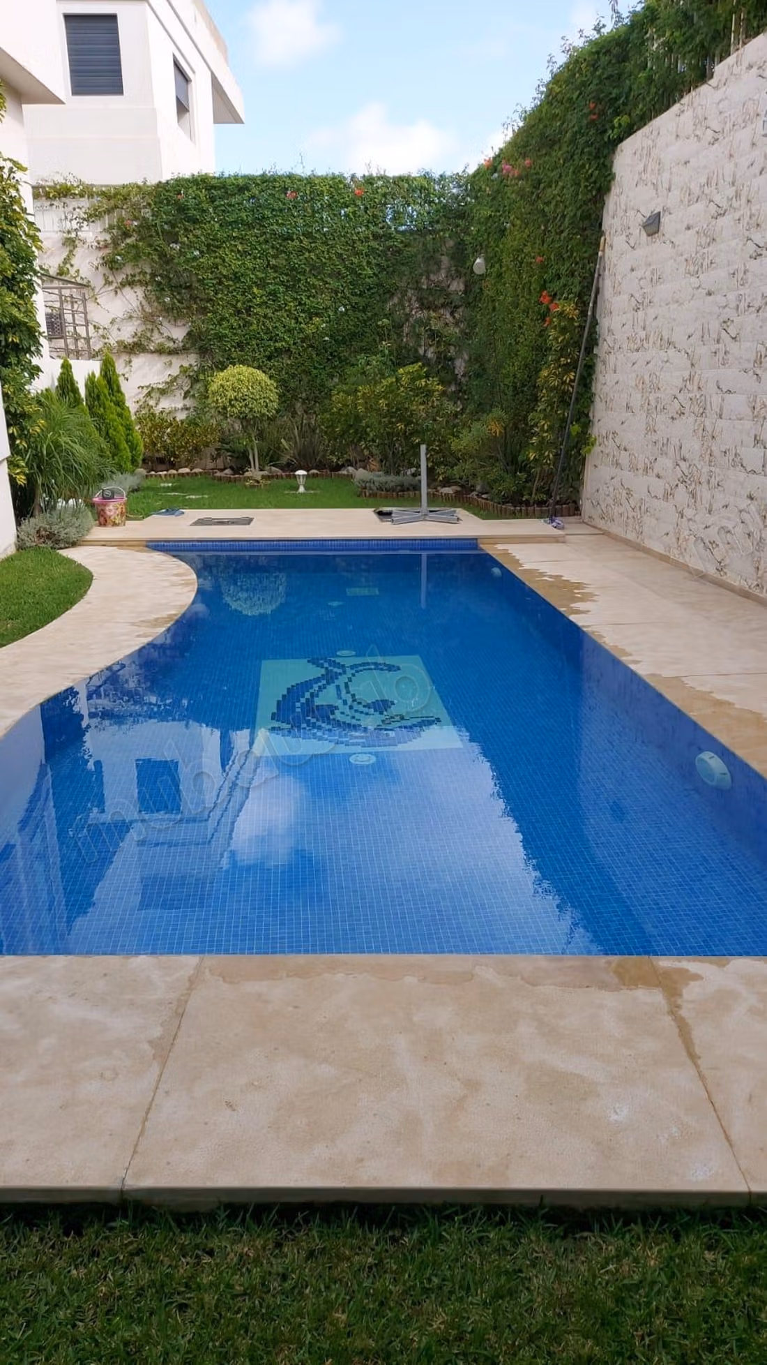 High quality villa for sale in Achakar. Total area 400 m². Ample storage space