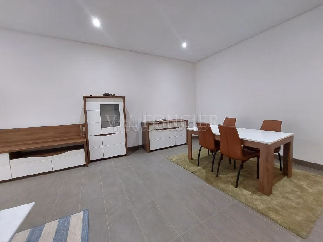 Alquila este piso en Ain Diab. Gran superficie 115 m². Mobiliario nuevo