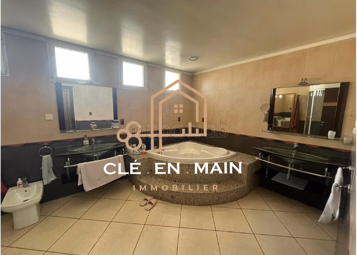 Vendita villa di lusso. 4 camere. arredato.