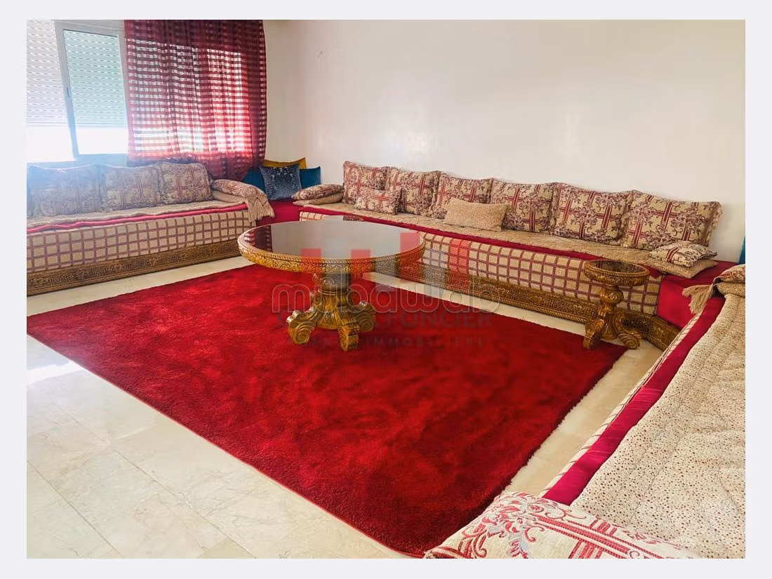 Appartement en location à Casablanca. 
Surface de 132 m². 
Espaces verts et ascenseur