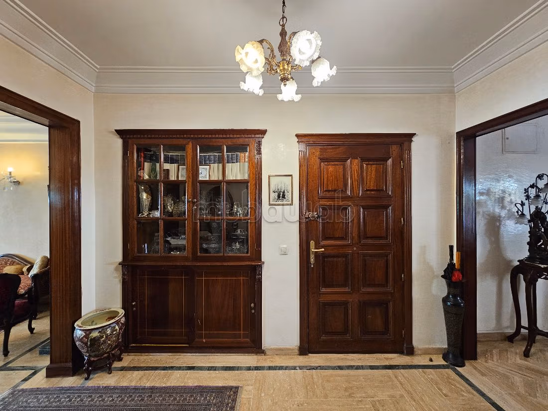 Appartamento in vendita a Maârif. 6 locali. Terrazzo e garage