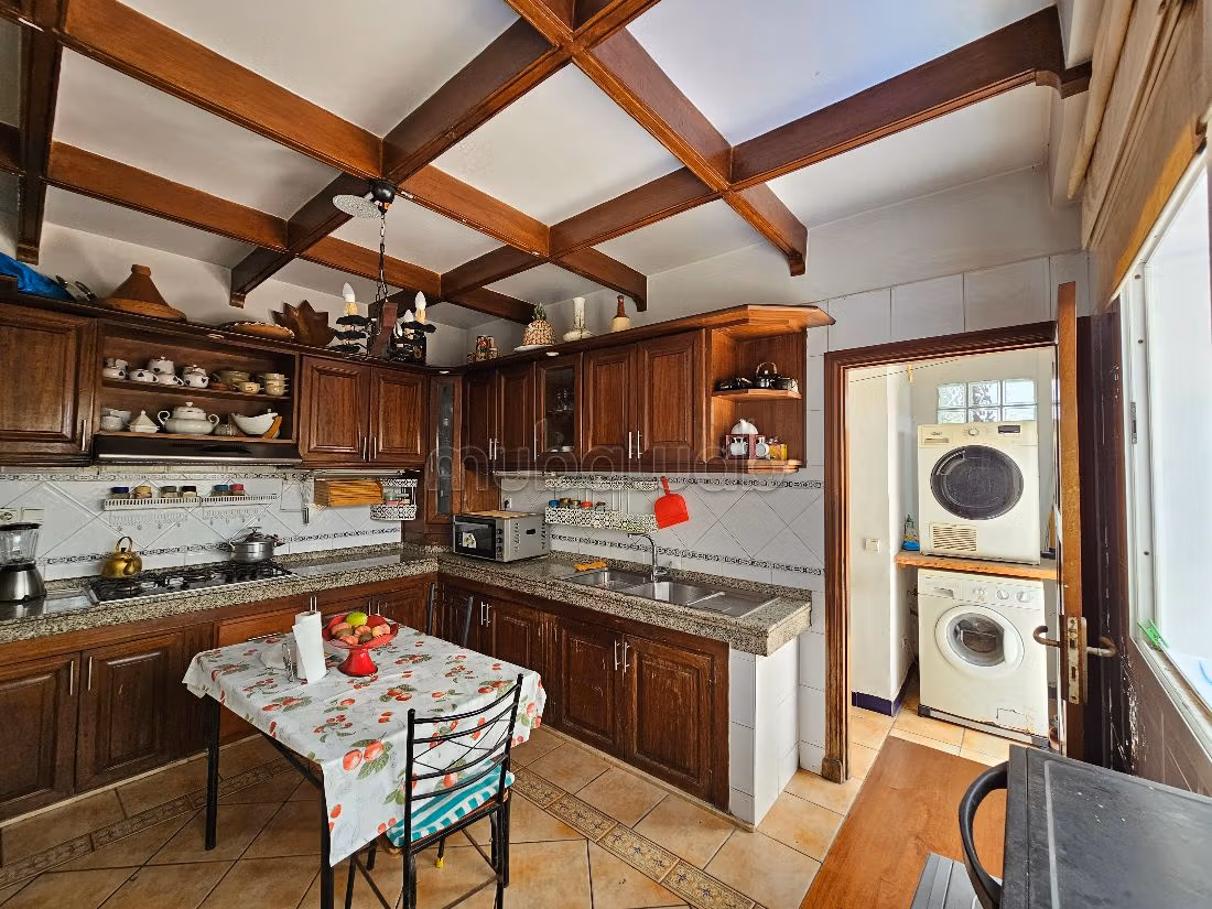 Appartamento in vendita a Maârif. 6 locali. Terrazzo e garage