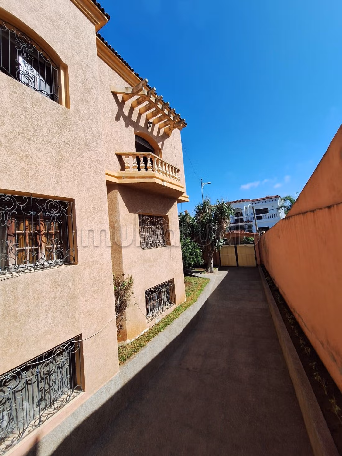 Magnifica villa in vendita a La Colline. 8 camere da letto. Garage e terrazzo