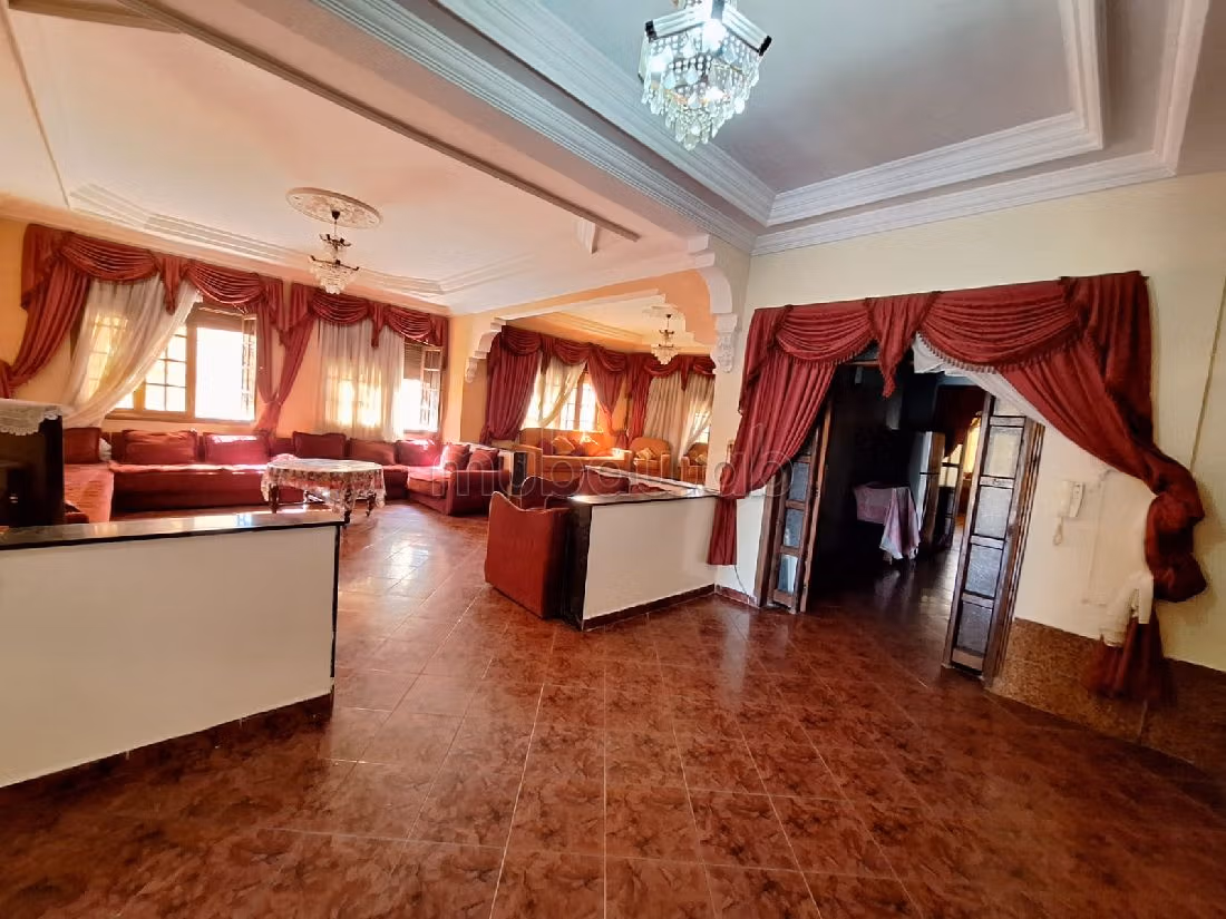 Magnifica villa in vendita a La Colline. 8 camere da letto. Garage e terrazzo