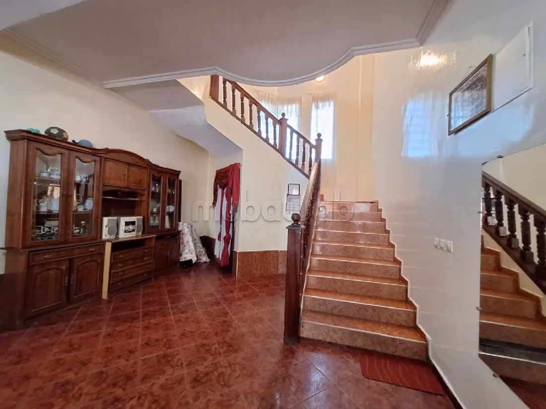 Magnifica villa in vendita a La Colline. 8 camere da letto. Garage e terrazzo