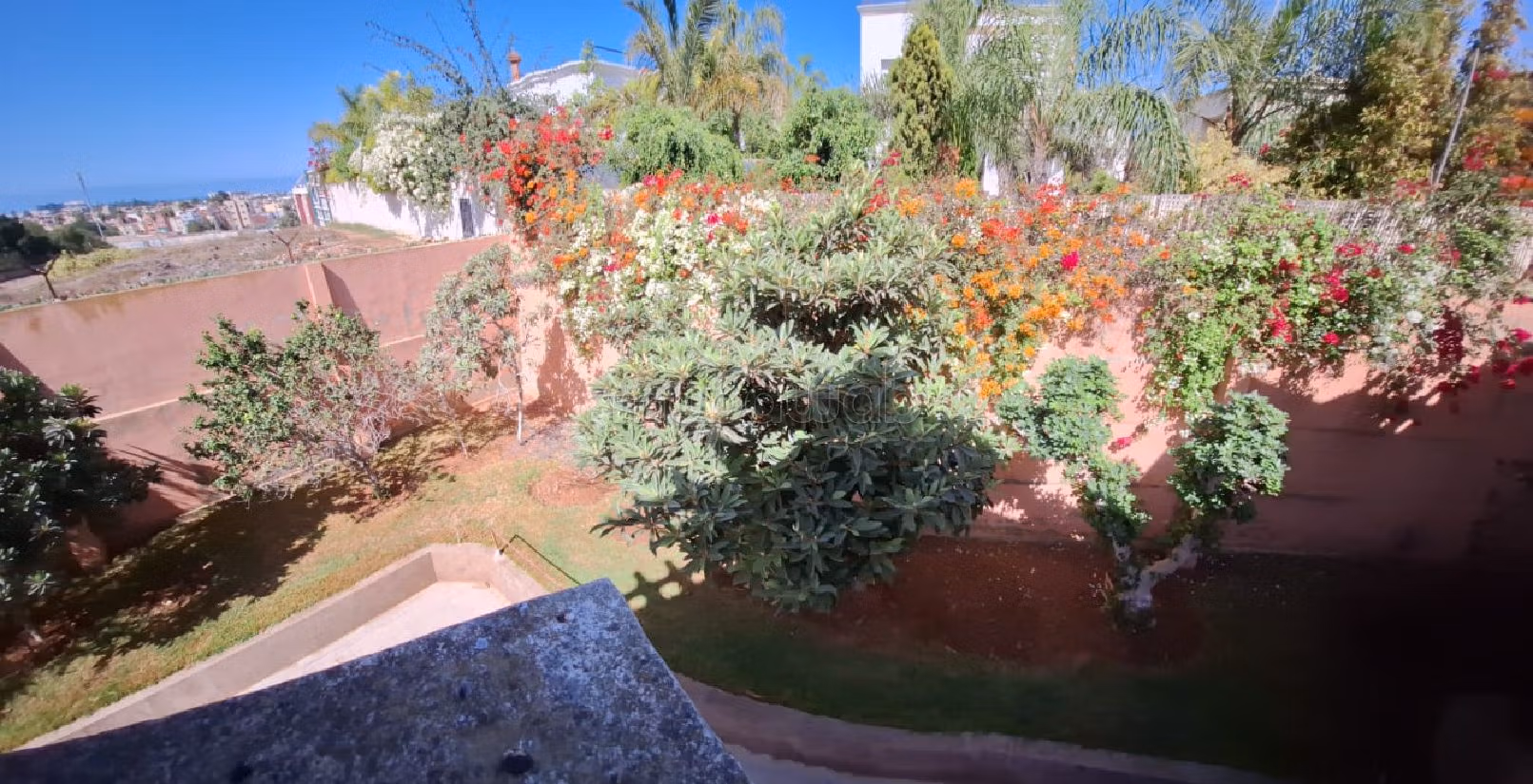 Magnifica villa in vendita a La Colline. 8 camere da letto. Garage e terrazzo