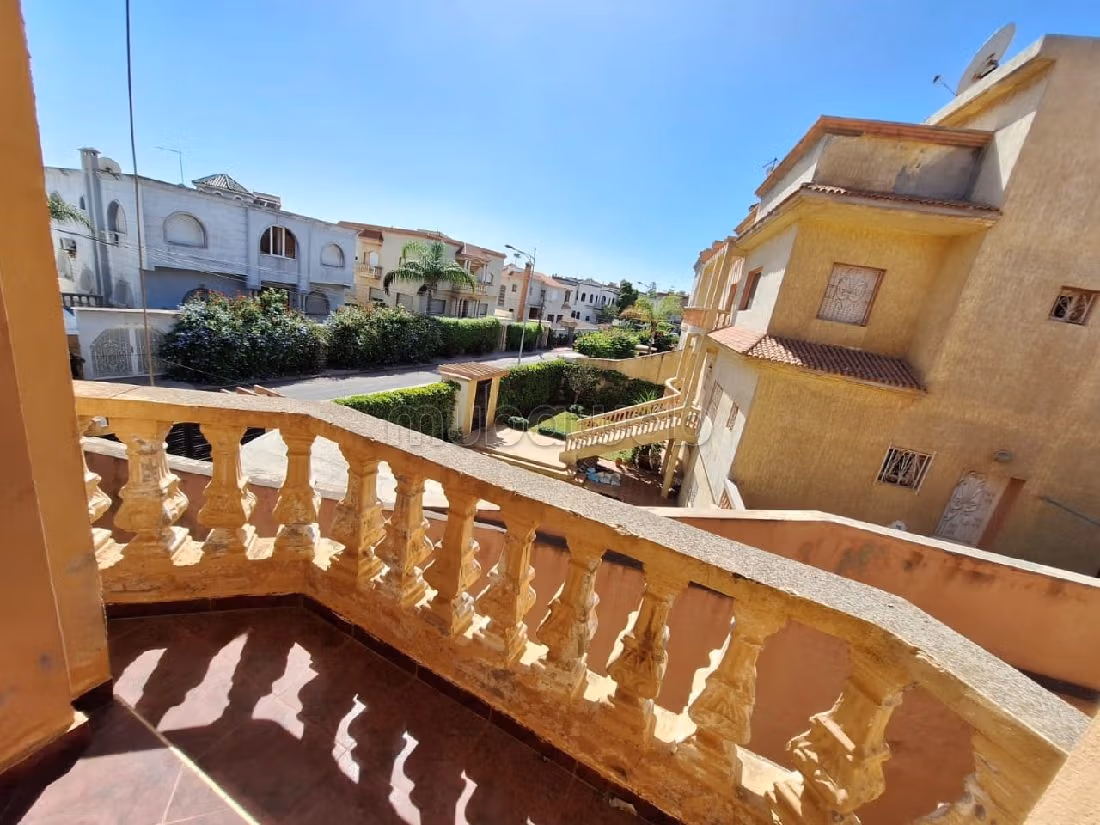 Magnifica villa in vendita a La Colline. 8 camere da letto. Garage e terrazzo