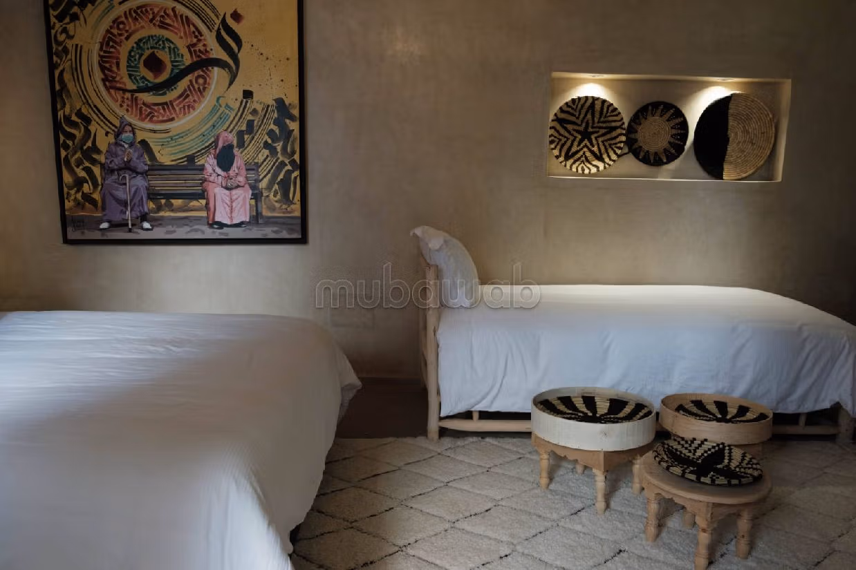 Sontuoso riad in affitto a Kbour Chou. Superficie di 220 m². Salotto marocchino, sistema di sicurezza.